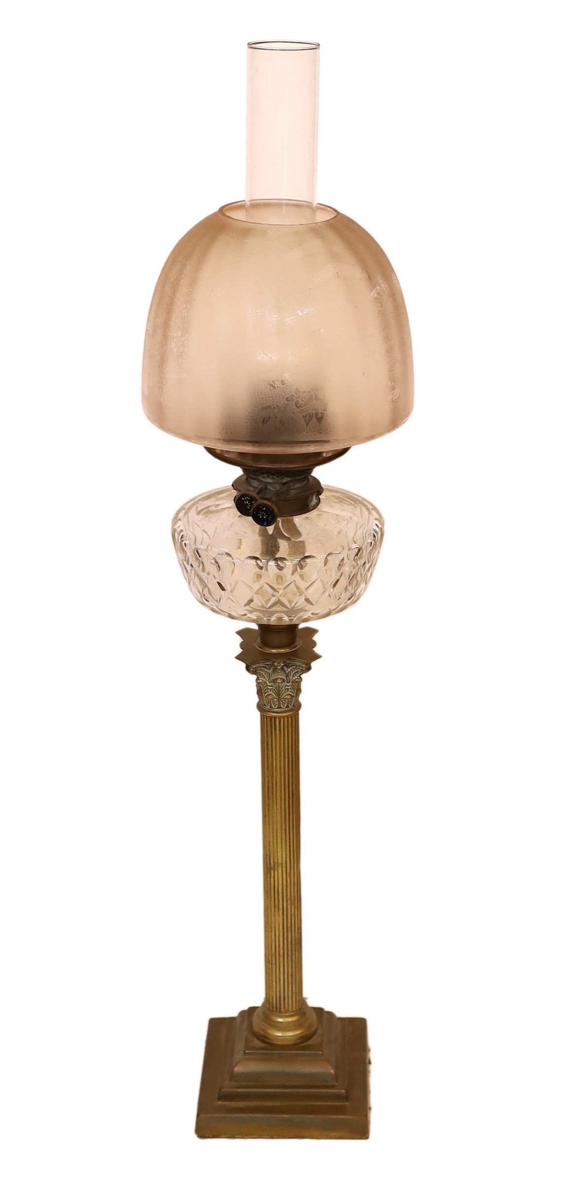An Edwardian brass Corinthian column oil lamp with cut glass reservoir, improved duplex mechanism, etched globe and flue, height overall 85cm